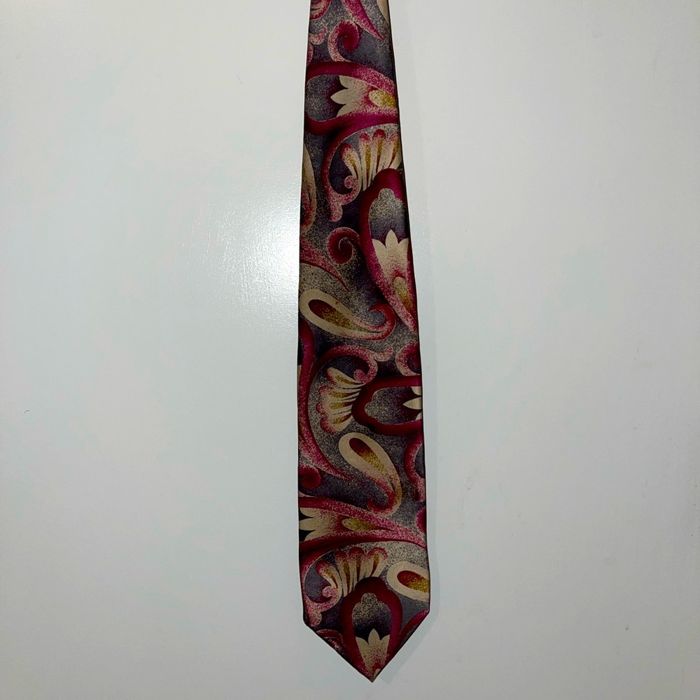 ITEM: KARL LAGERFELD TIE